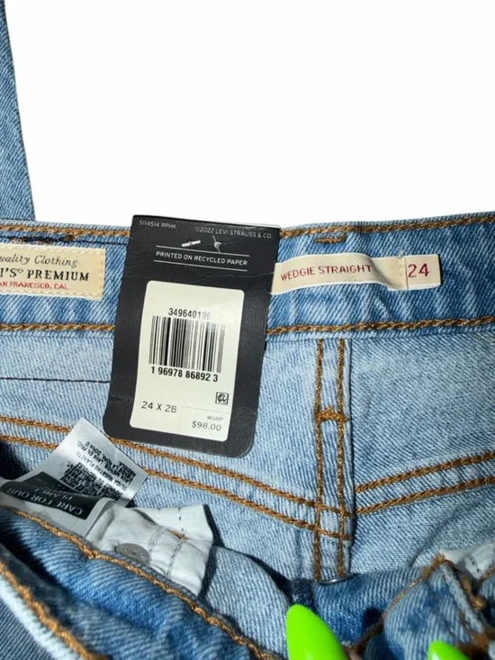 NWT Levi's Wedgie Straight Leg Jeans 24 x 28 - Picture 5 of 5